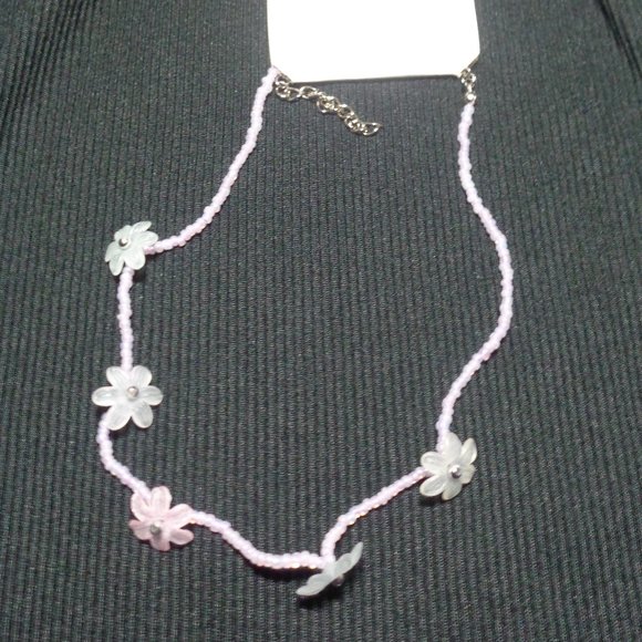 Other - NWT girls flower & bead necklace